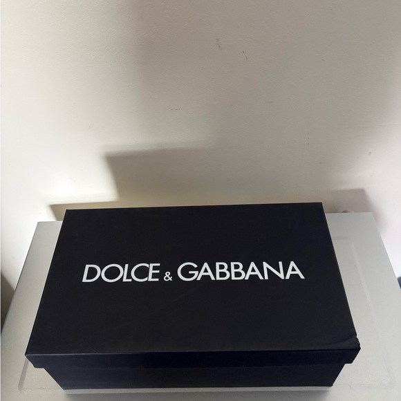 Dolce & Gabbana NWT US7 / IT38 Beige Patent leather Pointed-Toe Mid Heel Pumps. - Picture 9 of 11